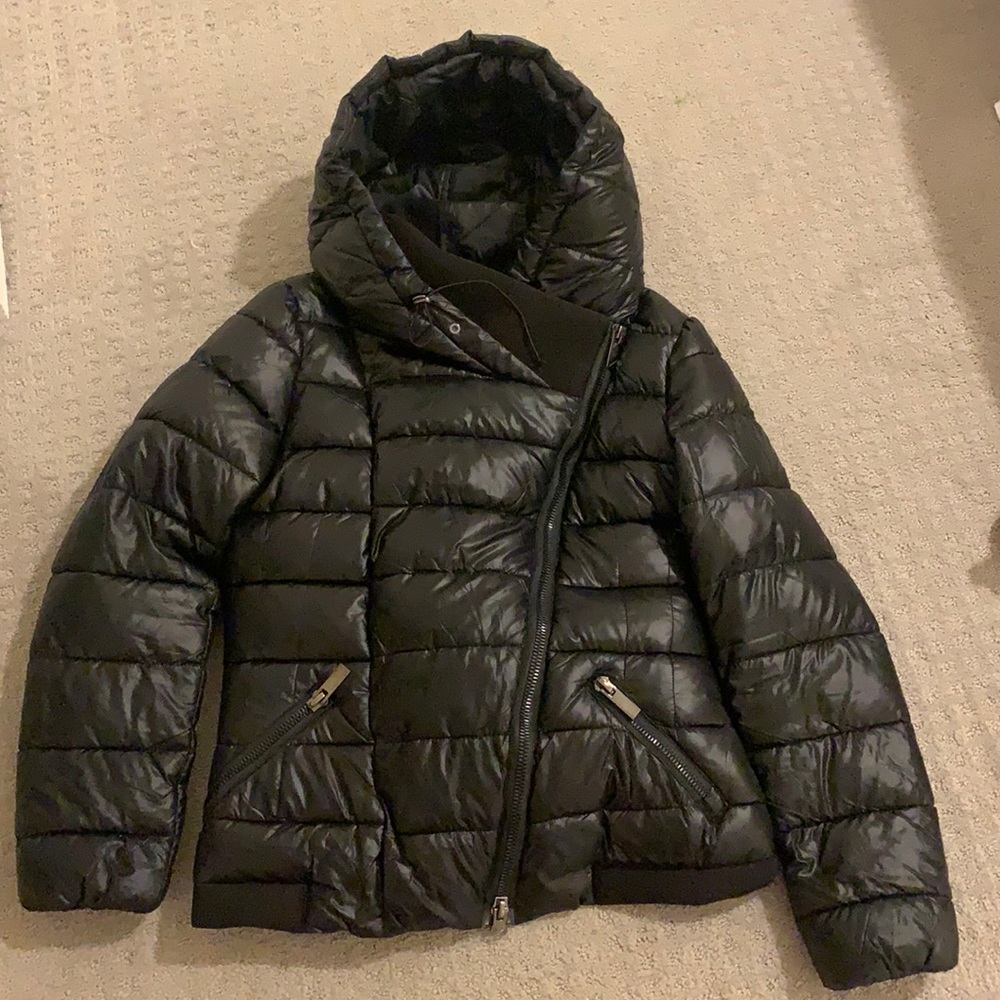 Florencia Black Hooded Puffer Jacket. Size M
